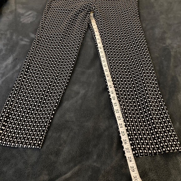 FULL OUTFIT -- Pants with Sleeveless Top and Earrings - Picture 9 of 14